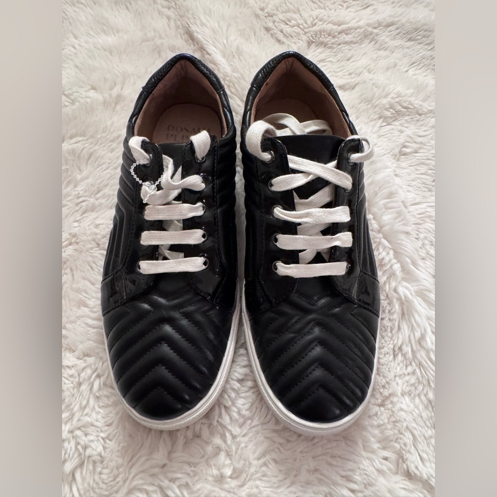 Donald Pliner Shoes! New worn one time! Black and white shows women. W size 6.5